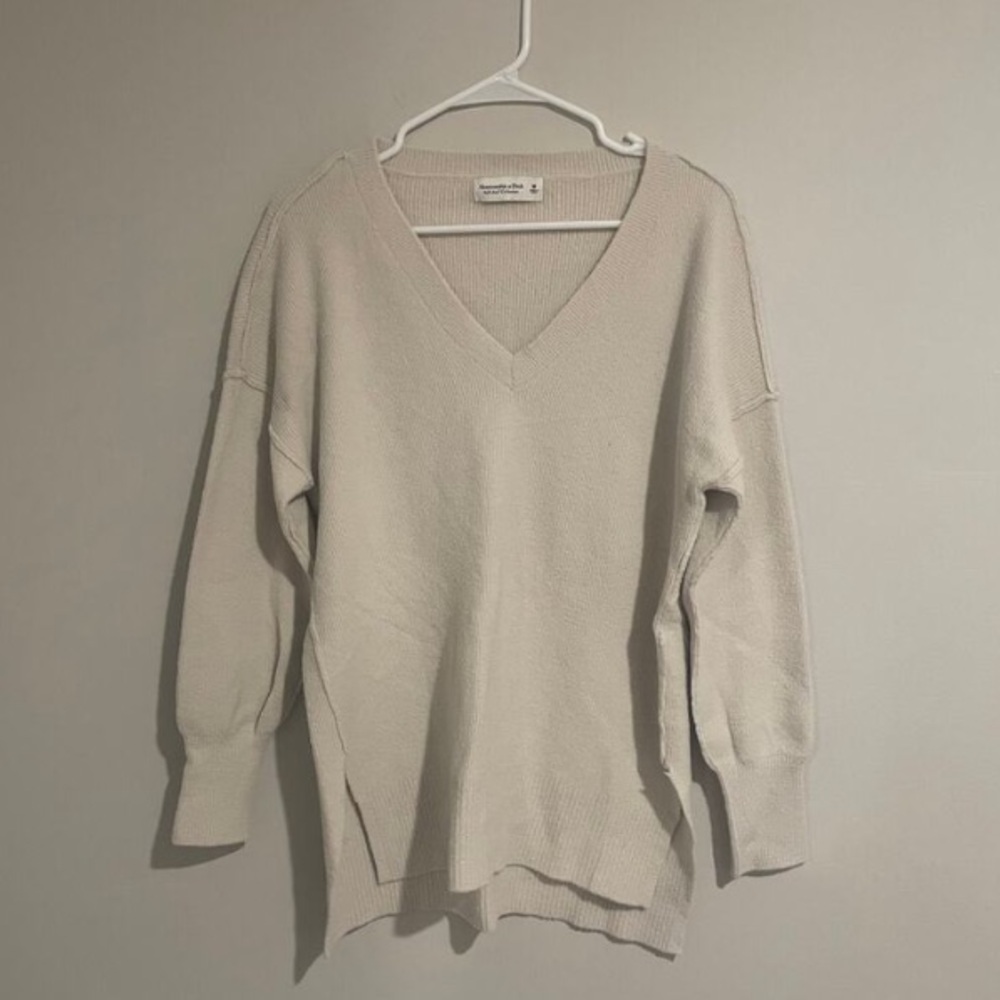 Abercrombie & Fitch Soft Cream V-Neck Sweater
